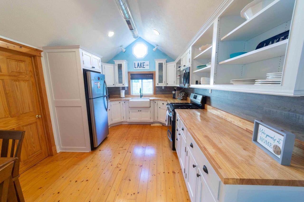 The Charming Glenn Cottage! Walk To Lake Michigan! Fennville エクステリア 写真