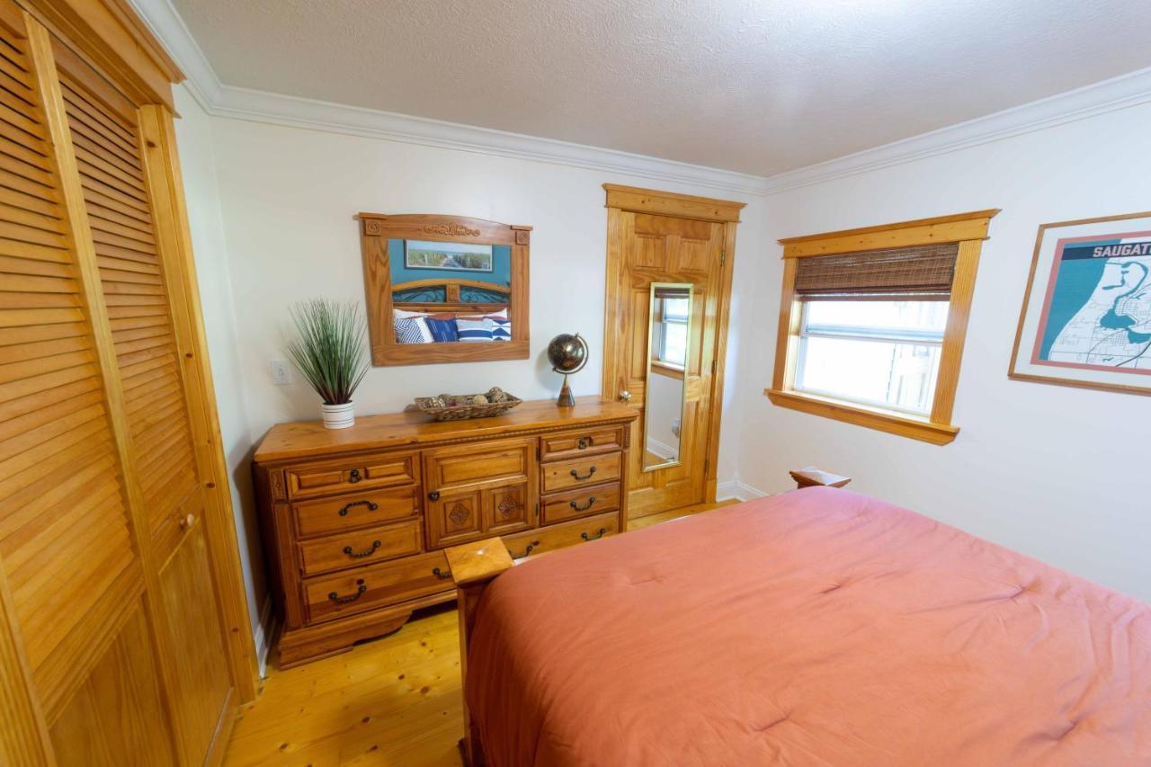 The Charming Glenn Cottage! Walk To Lake Michigan! Fennville エクステリア 写真