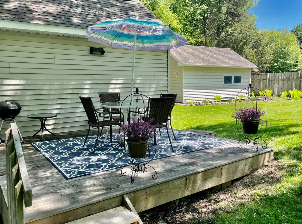 The Charming Glenn Cottage! Walk To Lake Michigan! Fennville エクステリア 写真
